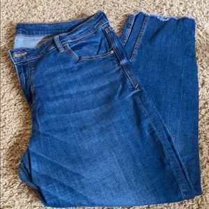 Raw hem skinny jeans